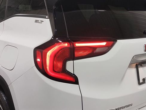 Used 2020 GMC Terrain SLT w/ Preferred Package image 34