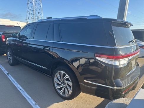 Used 2022 Lincoln Navigator L Reserve image 3