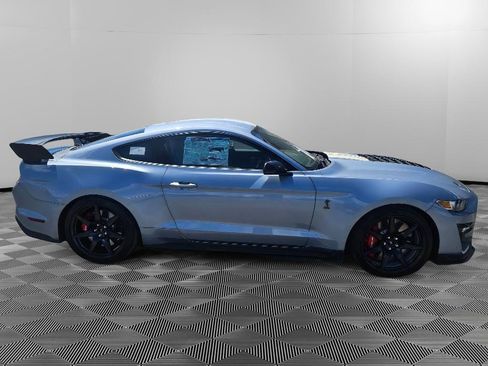 Used 2022 Ford Mustang Shelby GT500 w/ Carbon Fiber Track Pack RWD image 4