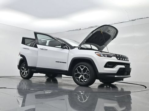 Used 2025 Jeep Compass Limited AWD/4WD image 30