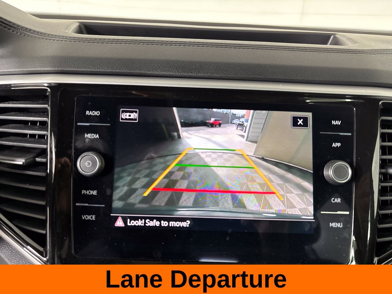 Used 2023 Volkswagen Atlas Cross Sport SEL R-Line AWD/4WD image 19