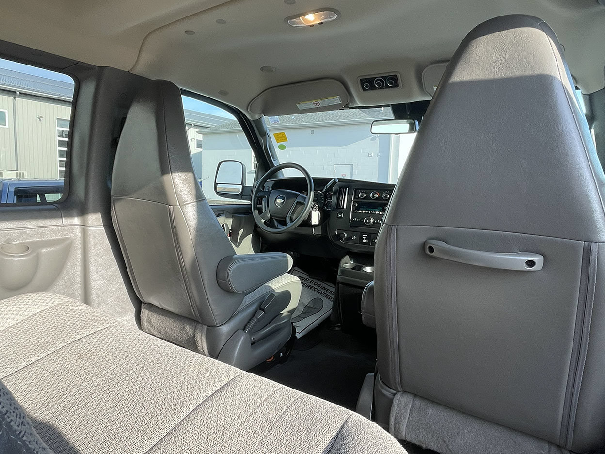 Used 2025 Chevrolet Express 3500 LT w/ LT Preferred Equipment Group RWD image 16