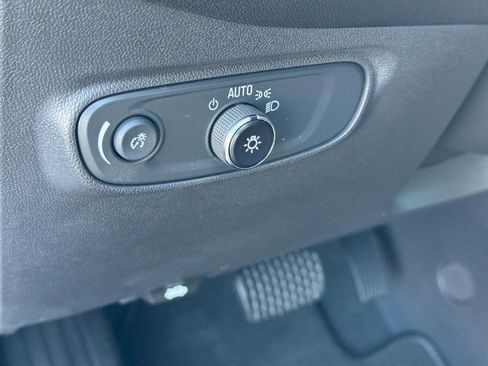 Used 2023 Chevrolet Equinox LT w/ Driver Convenience Package image 16