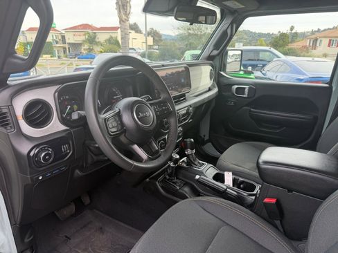 Used 2024 Jeep Wrangler Willys image 15