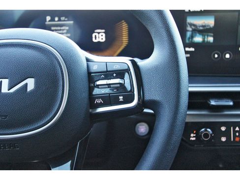 Certified 2025 Kia Sorento LX image 18