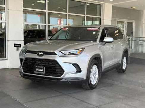 Certified 2024 Toyota Grand Highlander FWD image 2