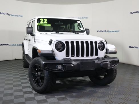 Used 2022 Jeep Wrangler Unlimited Sahara AWD/4WD image 2