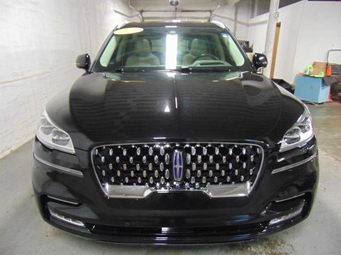 Used 2023 Lincoln Aviator Grand Touring w/ Equipment Group 301A image 3