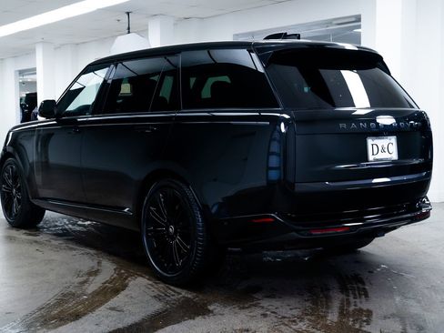 Used 2025 Land Rover Range Rover Long Wheelbase SE image 4
