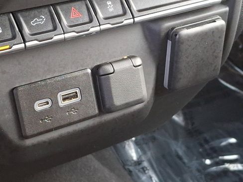 Used 2022 Chevrolet Silverado 1500 Custom image 23