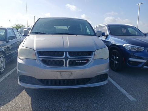 Used 2014 Dodge Grand Caravan SXT w/ Rear Park Assist Package FWD image 2