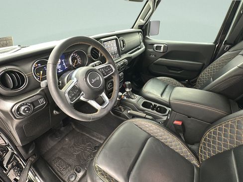 Used 2023 Jeep Gladiator Overland AWD/4WD image 14