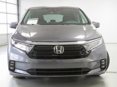 Used 2023 Honda Odyssey Touring image 2