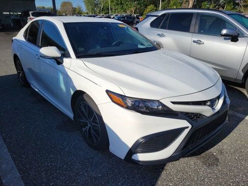 Used 2024 Toyota Camry SE image 2