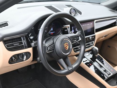 Used 2022 Porsche Macan image 5