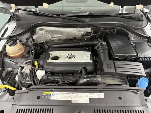 Used 2014 Volkswagen Tiguan S image 9