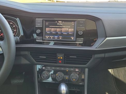 Used 2021 Volkswagen Jetta SE FWD image 15