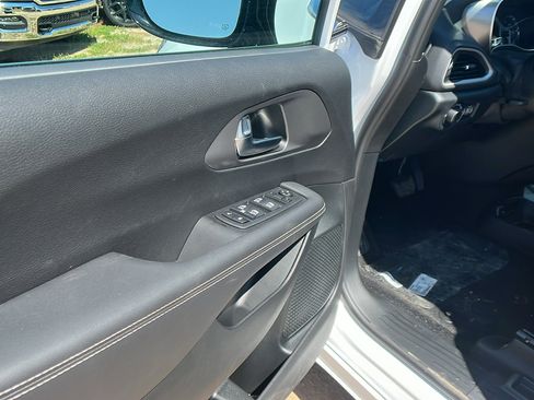 New 2026 Chrysler Voyager LX image 15