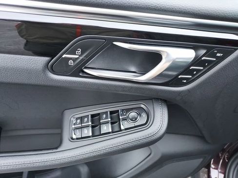 Used 2023 Porsche Macan Base image 17