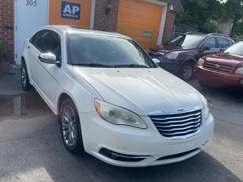 Used 2011 Chrysler 200 Limited image 4