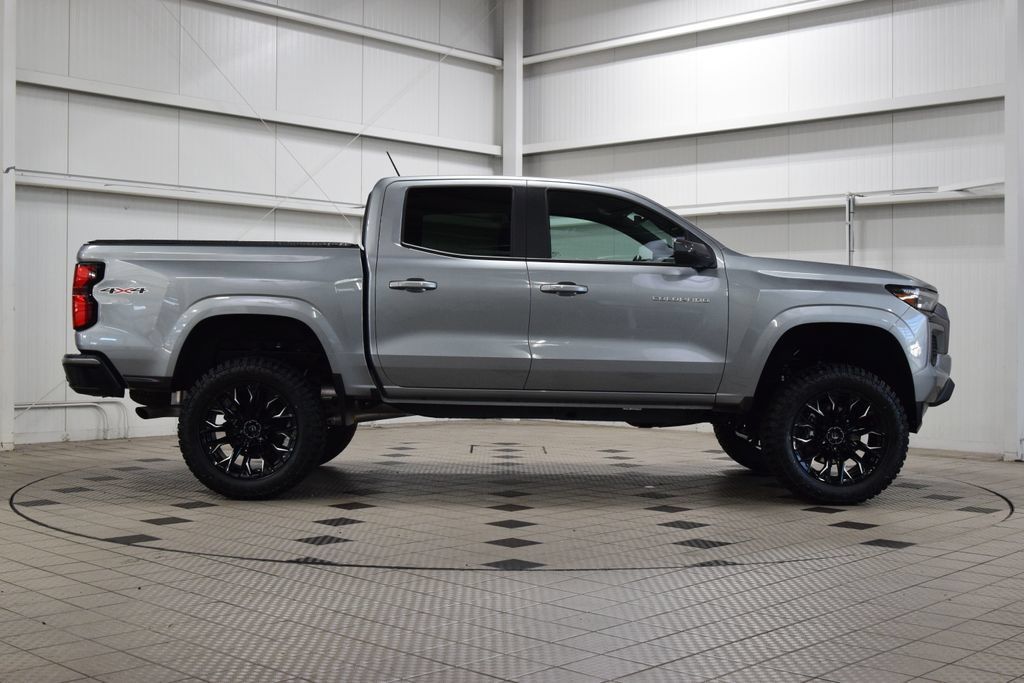 Used 2024 Chevrolet Colorado LT w/ LT Convenience Package III AWD/4WD image 9