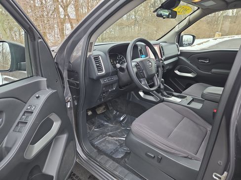 Used 2022 Nissan Frontier SV w/ Technology Package image 11