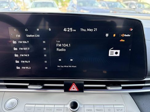 Used 2024 Hyundai Elantra Limited FWD image 29
