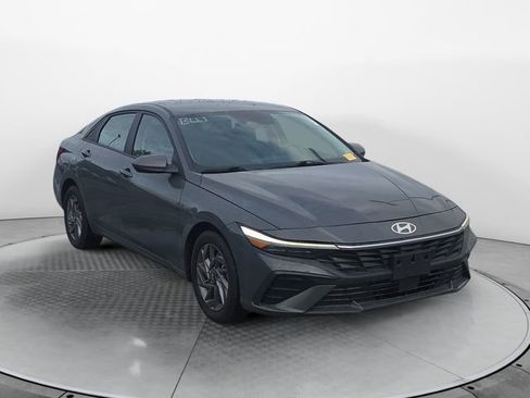 Used 2024 Hyundai Elantra SEL FWD image 7