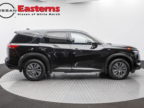Used 2024 Nissan Pathfinder S image 4
