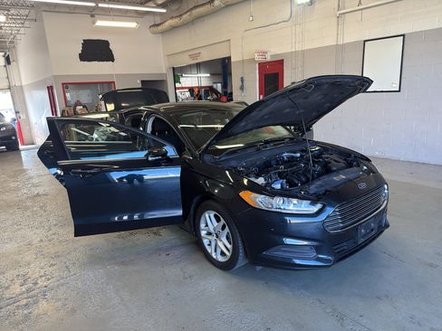 Used 2014 Ford Fusion SE FWD image 9