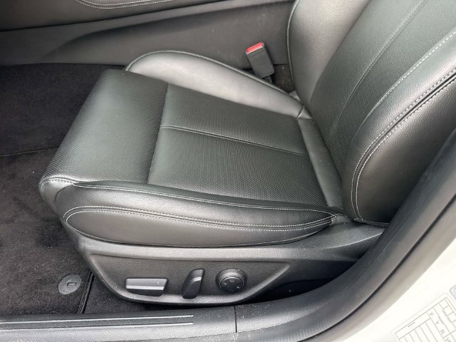 Used 2025 Genesis G70 2.5T RWD image 21
