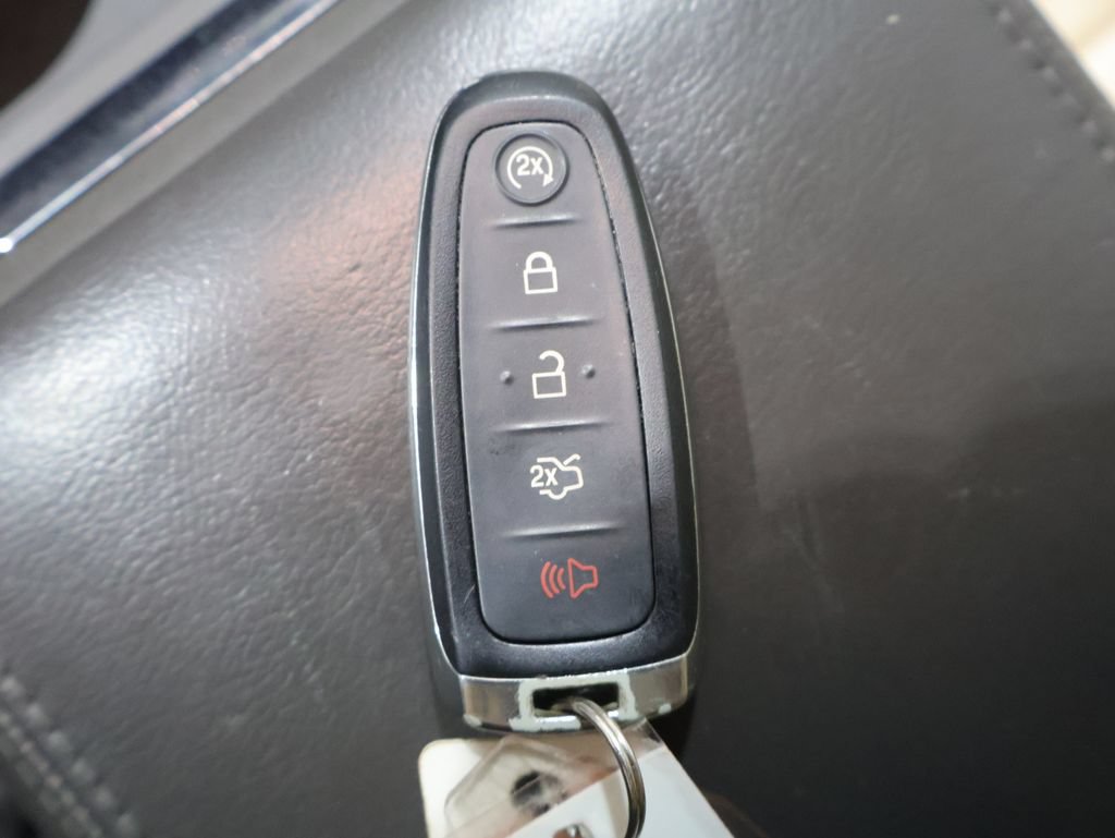 Used 2019 Lincoln MKT AWD image 28