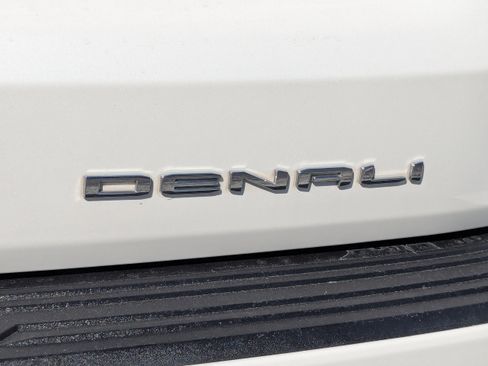 Used 2021 GMC Yukon Denali w/ Denali Ultimate Package image 14