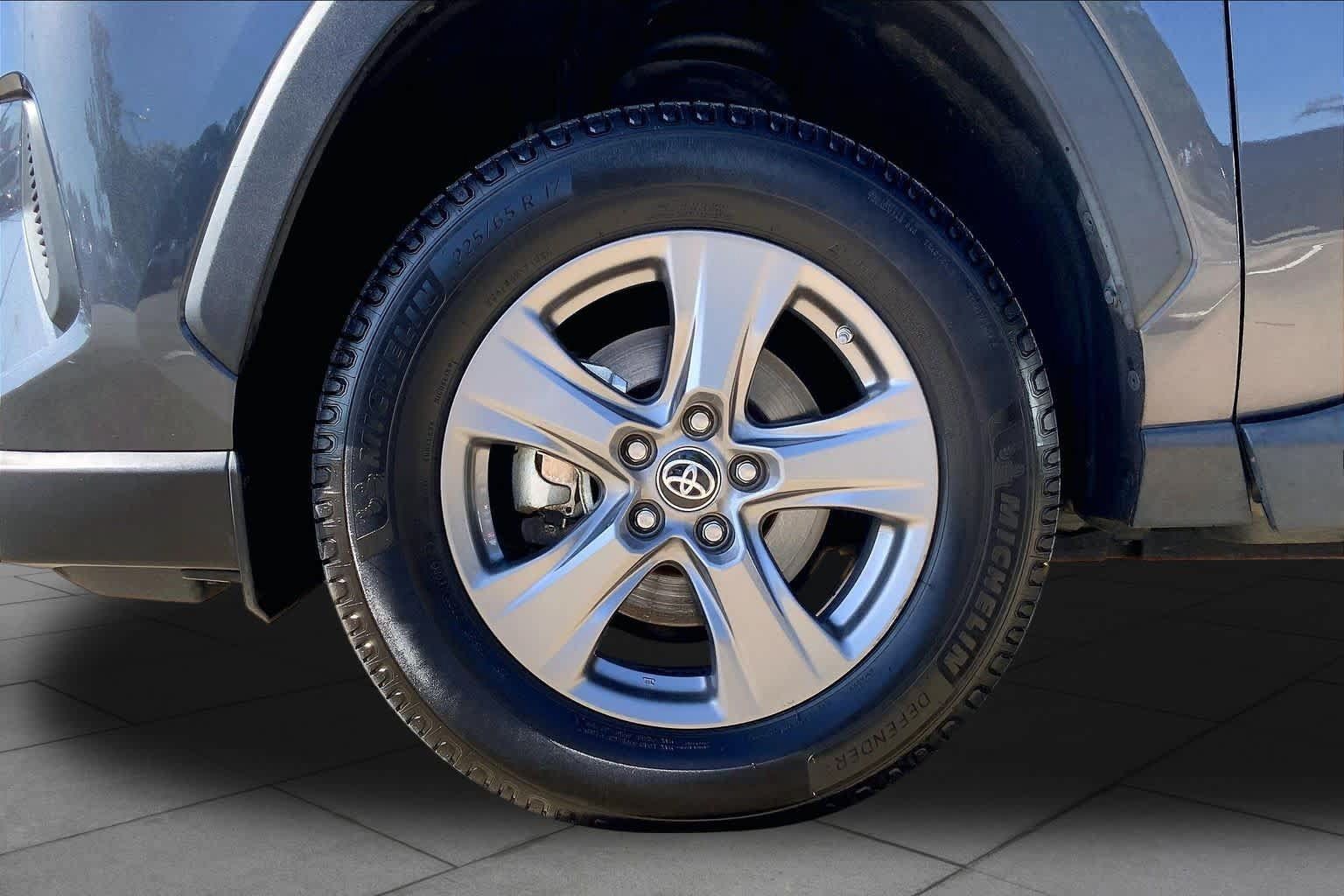 Used 2024 Toyota RAV4 LE AWD/4WD image 11
