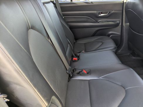 Used 2024 Toyota Grand Highlander XLE FWD image 14