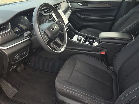 Used 2023 Jeep Grand Cherokee L Laredo AWD/4WD image 15