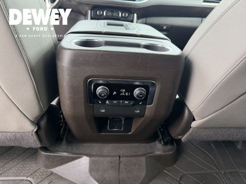 Used 2022 Chevrolet Suburban Z71 w/ Off-Road Capability Package AWD/4WD image 29