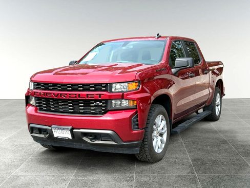Used 2020 Chevrolet Silverado 1500 Custom w/ Custom Value Package image 2