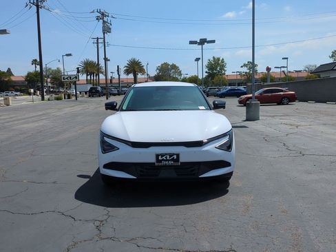 New 2025 Kia EV6 Light w/ Light LR Technology Package image 2