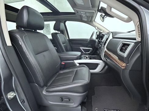 Used 2021 Nissan Titan SL w/ Moonroof Package image 15