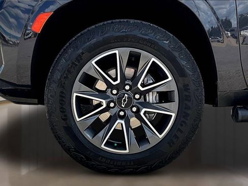 Used 2024 Chevrolet Tahoe Z71 w/ Z71 Off-Road Package AWD/4WD image 8