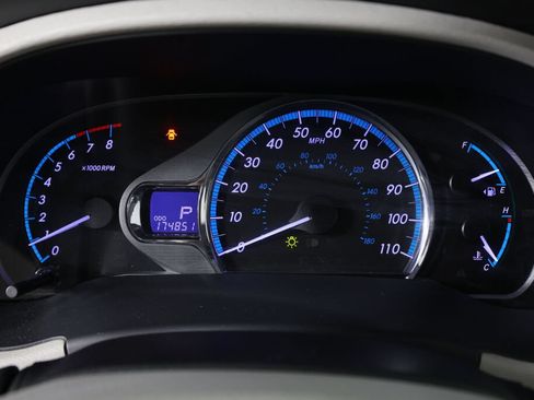 Used 2014 Toyota Sienna XLE w/ XLE Premium Package FWD image 29