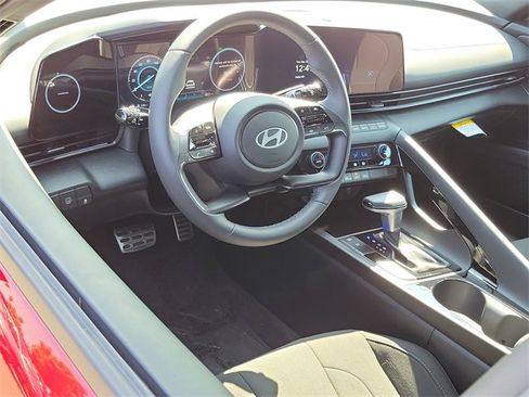 New 2025 Hyundai Elantra SEL image 3
