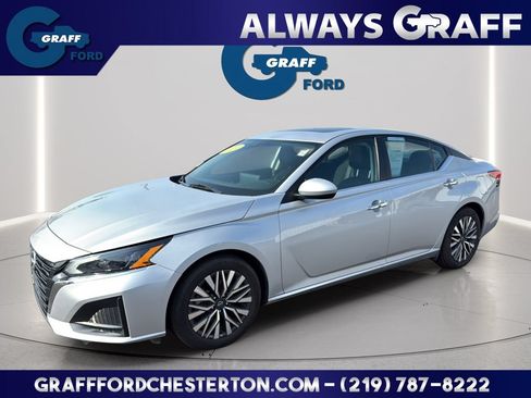 Used 2024 Nissan Altima 2.5 SV w/ SV Premium Package FWD image 1