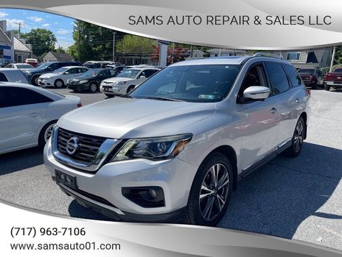 Used 2017 Nissan Pathfinder Platinum FWD image 1