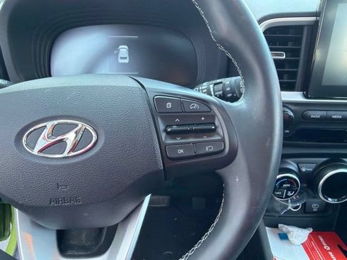 Used 2024 Hyundai Venue SEL FWD image 18