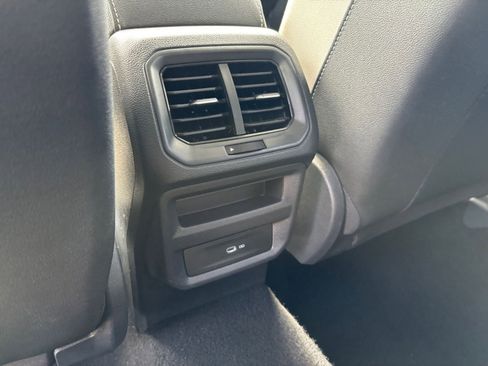 Used 2025 Volkswagen Taos SE FWD image 23