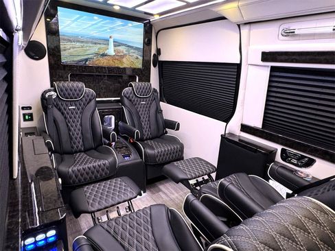 Used 2023 Mercedes-Benz Sprinter 3500 w/ Parking Package image 37