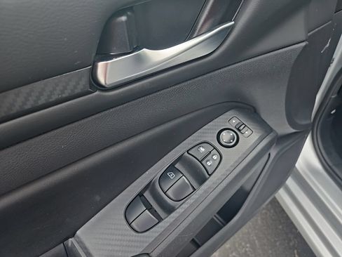 Used 2024 Nissan Altima 2.5 SV FWD image 12