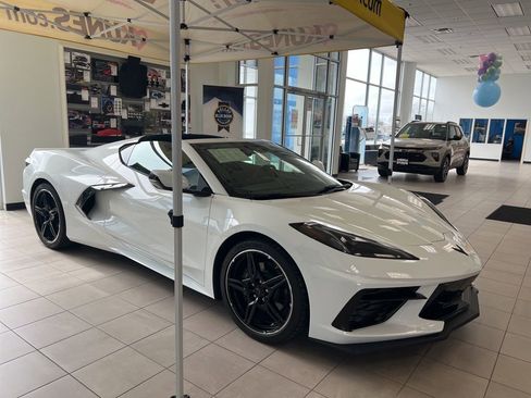 Used 2025 Chevrolet Corvette Stingray Coupe w/ 1LT image 3